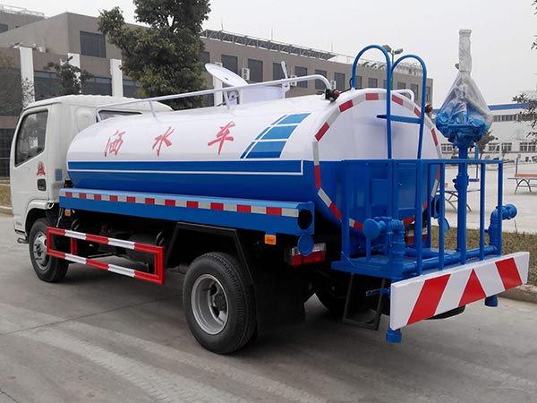洒水车
